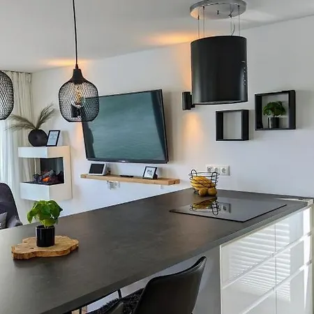 Hausboot Am Wangermeer Floating Home ספינת מלון