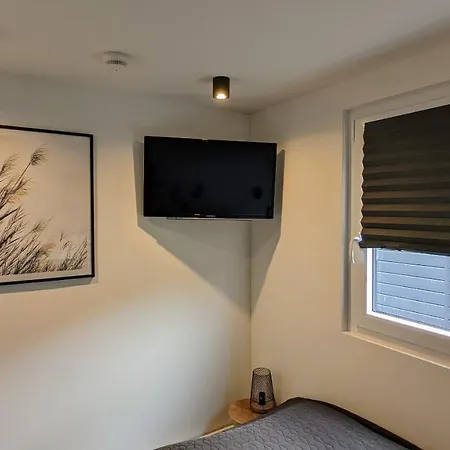ספינת מלון Hausboot Am Wangermeer Floating Home