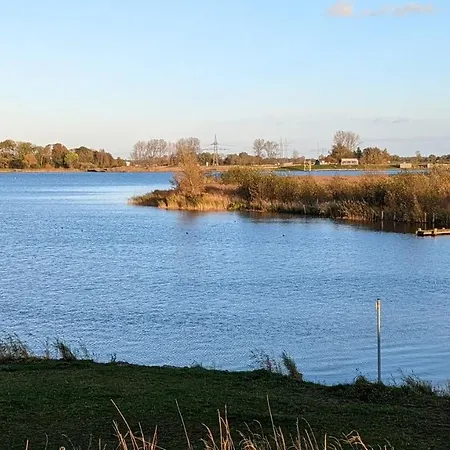 ספינת מלון Hausboot Am Wangermeer Floating Home *